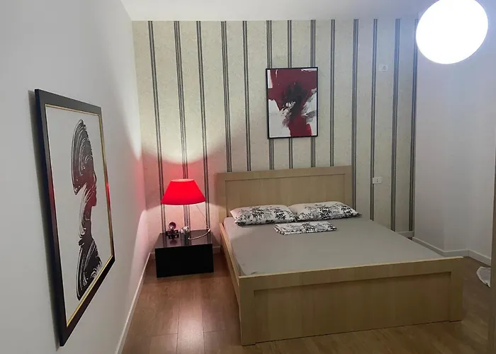 Mb Luxury Lägenhet Tirana